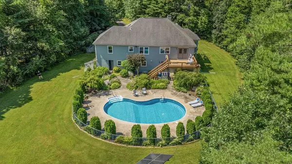 Westport, MA 02790,21 Forsythia Ln
