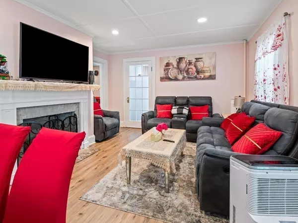 Southbridge, MA 01550,28 Maple