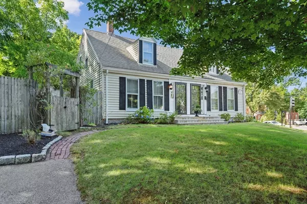 Hingham, MA 02043,1 Fort Hill St #2
