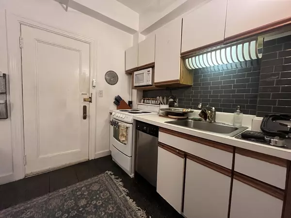 Boston, MA 02135,1662 Commonwealth Ave #12