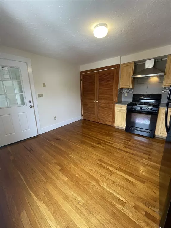 Waltham, MA 02453,12-14 Mckenn St #2