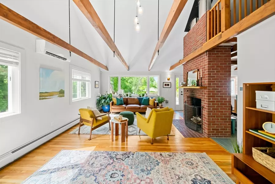 15 Rock O Dundee Road, Dartmouth, MA 02748
