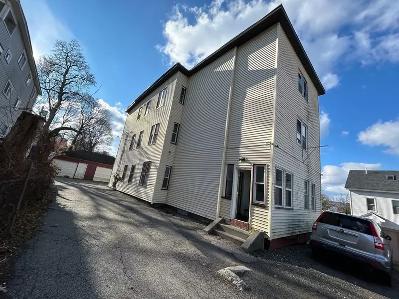 7 Bluff St, Worcester, MA 01610