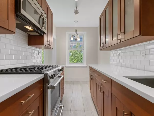 Boston, MA 02116,62 Queensberry #404