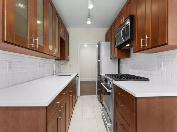 Boston, MA 02116,62 Queensberry #404