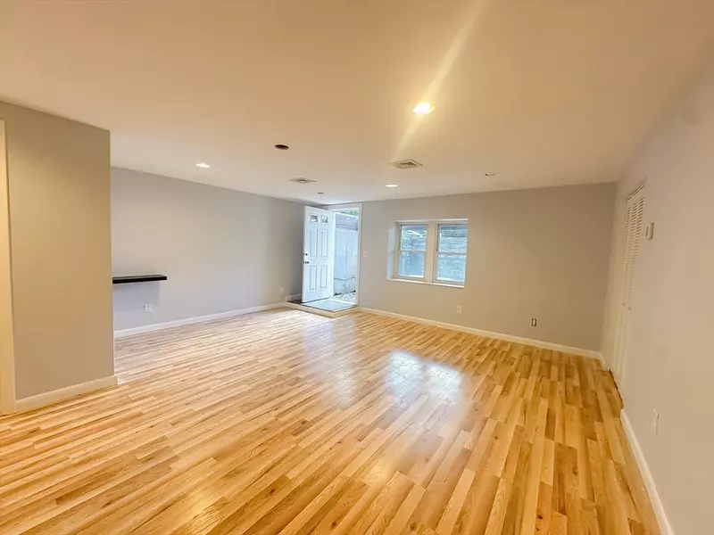 3 Devens St #7, Boston, MA 02129
