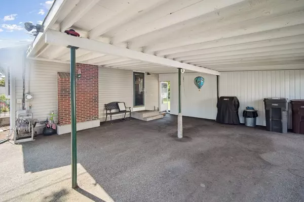Westfield, MA 01085,726 Holyoke Rd