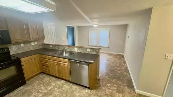 Westfield, MA 01085,15 Casimir St #rear