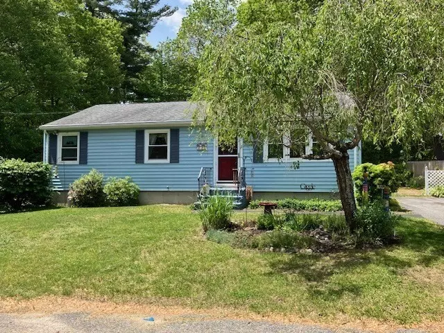 40 Holly Street, Oxford, MA 01540