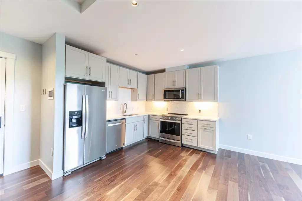 Brookline, MA 02446,136 Babcock St #415