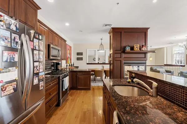 Newton, MA 02460,391 Walnut St #5