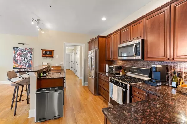 Newton, MA 02460,391 Walnut St #5