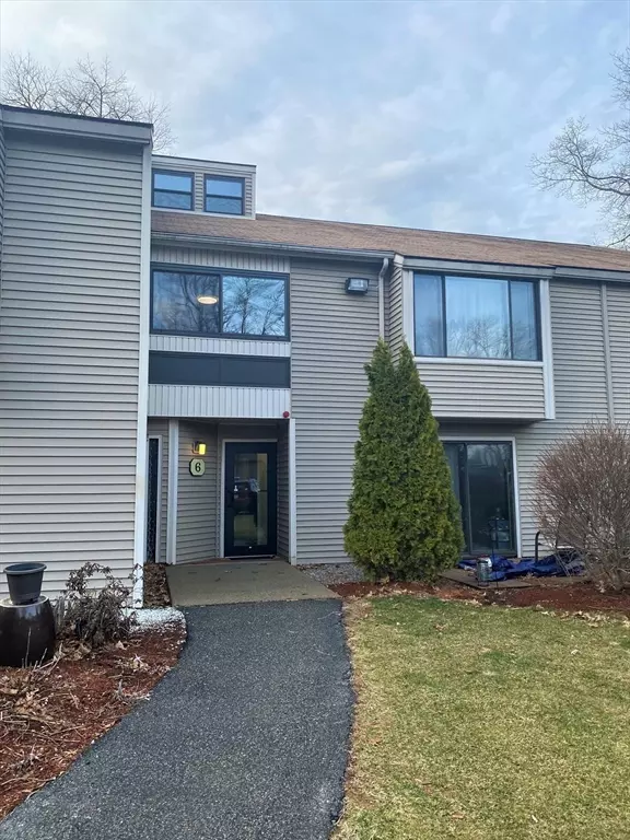 Oxford, MA 01537,6 Thayer Pond Dr #17