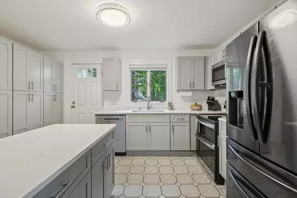 Boston, MA 02121,164 Ruthven St #1