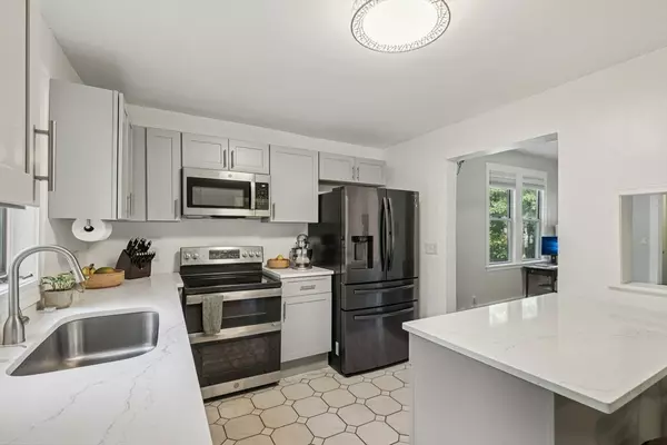 Boston, MA 02121,164 Ruthven St #1