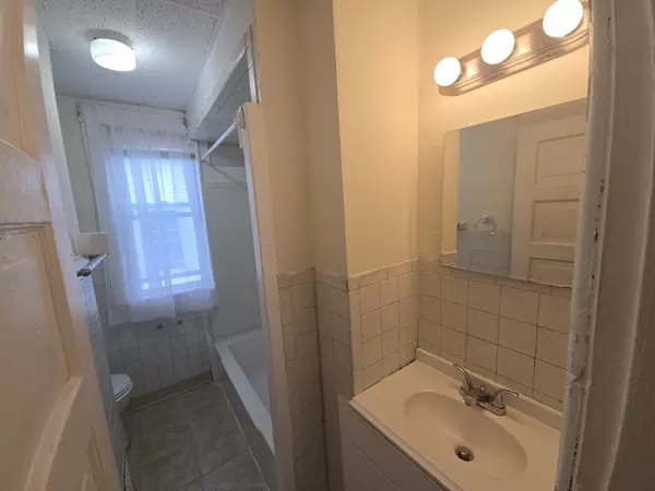 Lynn, MA 01902,7 Chatham St #3