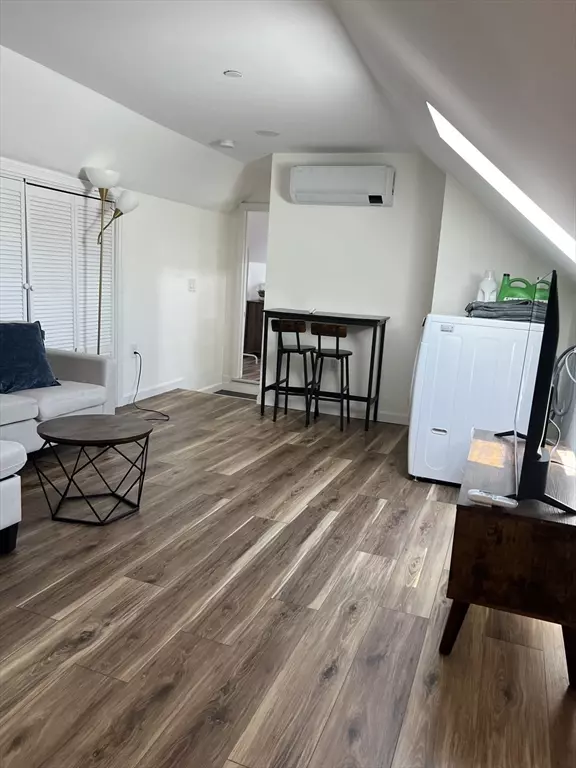 Lowell, MA 01850,23 W 5th Street #3