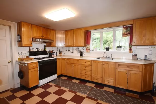 Rockland, MA 02370,696 Summer St