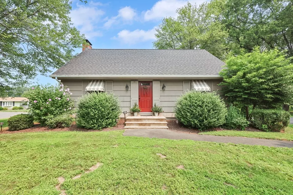 Agawam, MA 01001,96 Roberta Cir