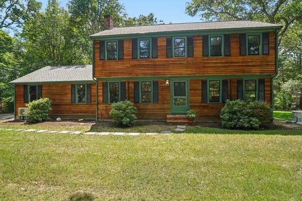 15 Bells Brook Rd, Lakeville, MA 02347