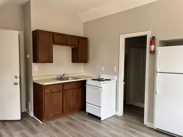 Taunton, MA 02780,56 Dean St #8