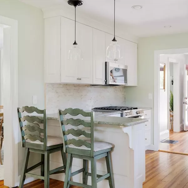 Wellesley, MA 02481,164 Walnut