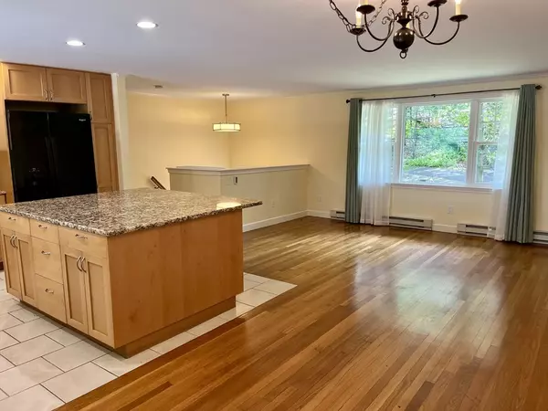 Foxboro, MA 02035,70 Beach St