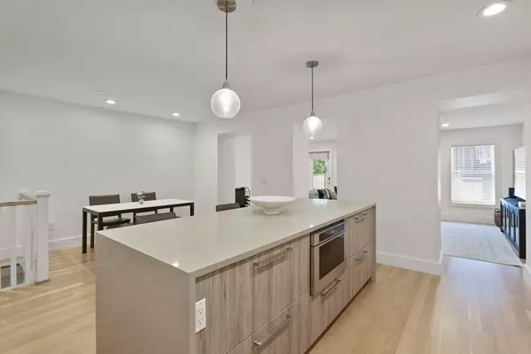 Boston, MA 02118,55 E Springfield St #1