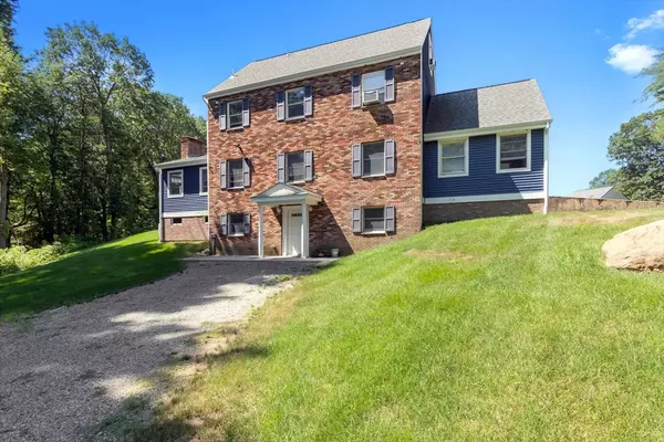 Rowley, MA 01969,152 Glen St #A