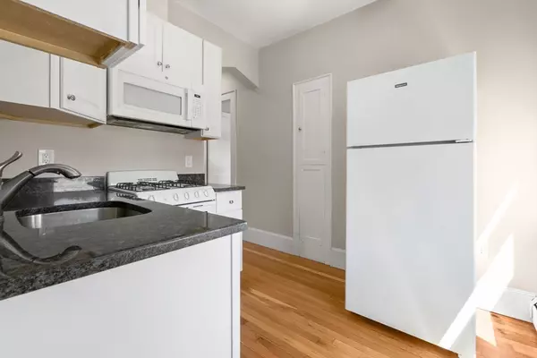 Danvers, MA 01923,28 Poplar St #7