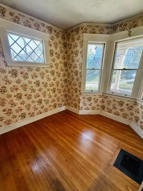 Newton, MA 02458,8 Hollis Street