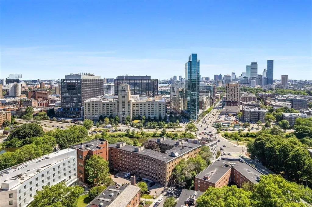 Boston, MA 02215,116 Riverway #14