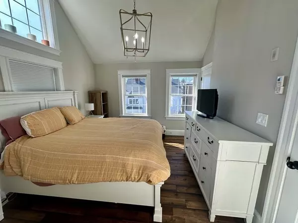 Salem, MA 01970,8 Osborne St #3