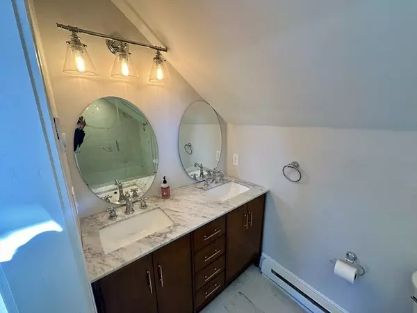 Salem, MA 01970,8 Osborne St #3