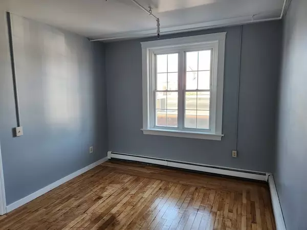 Attleboro, MA 02703,15 N Main St #20