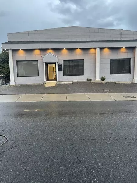 1140 Saratoga Street, Boston, MA 02128