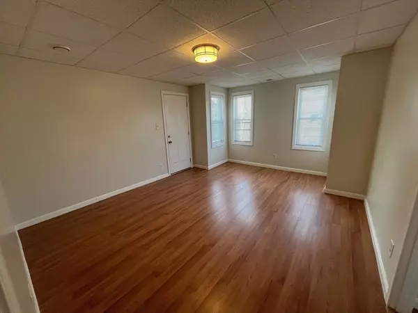 Fall River, MA 02720,838-844 Pine St