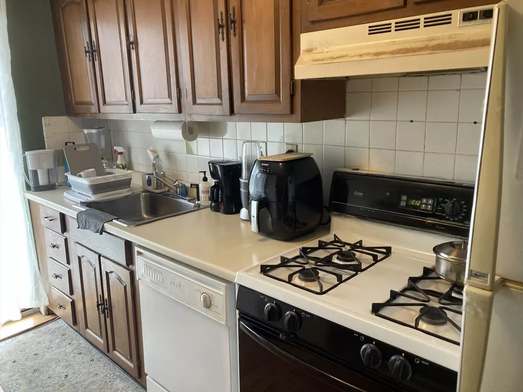 Boston, MA 02135,1734 Commonwealth Ave #4