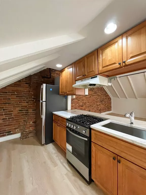 Boston, MA 02122,402 Neponset Ave #3M