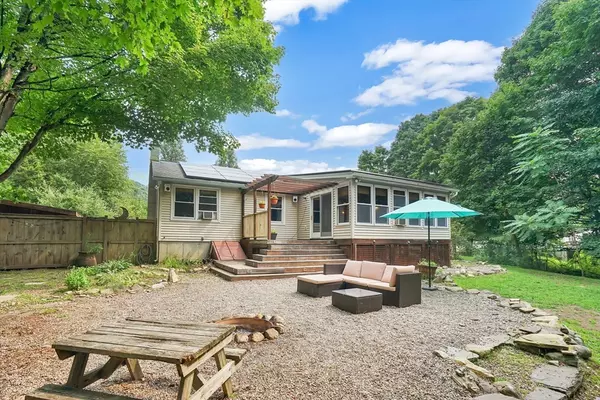 Granby, MA 01033,156 Kendall St