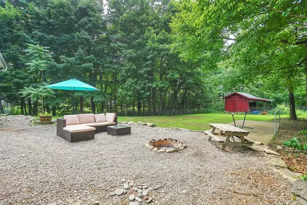 Granby, MA 01033,156 Kendall St