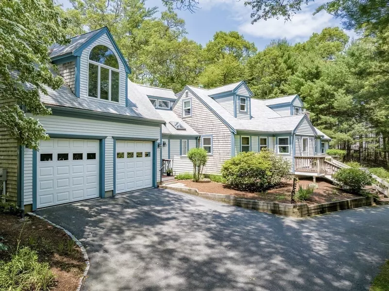 239 Whistleberry Dr, Barnstable, MA 02648
