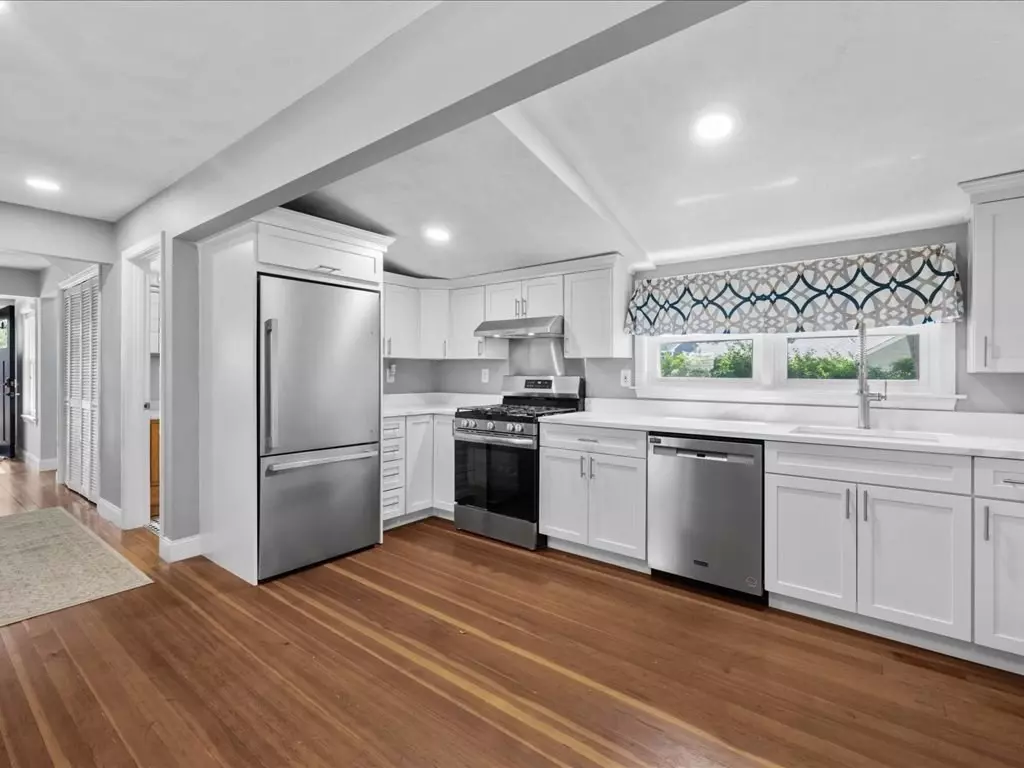 Saugus, MA 01906,32 Oakwood Ave