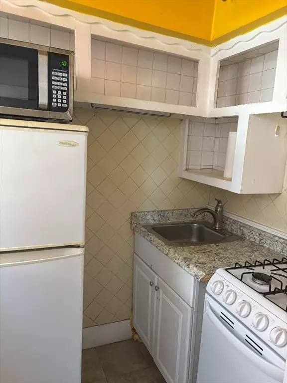Boston, MA 02135,5 Braemore Road #10
