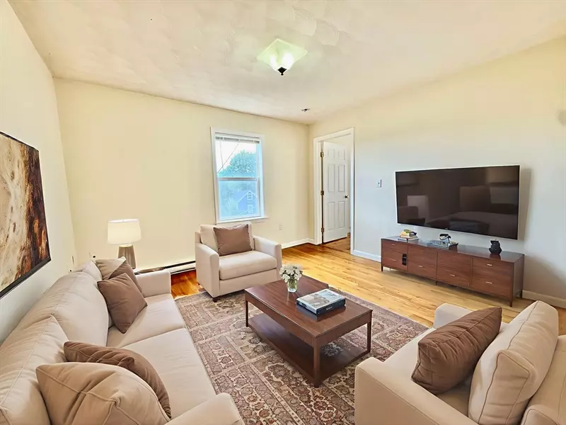 7R Center St #1, Woburn, MA 01801