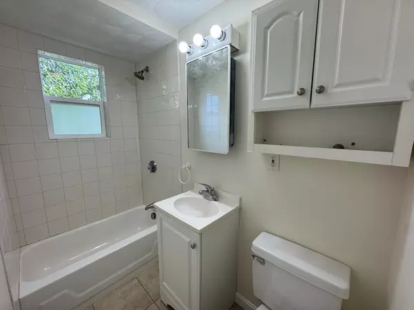 Woburn, MA 01801,7R Center St #1