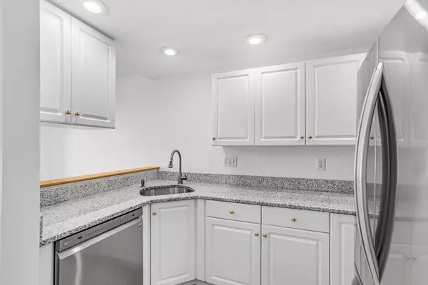 Hudson, MA 01749,11 Autumn Dr #11G