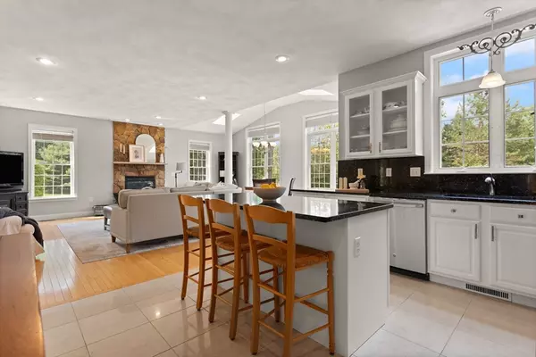 Westford, MA 01886,10 Casie Ln