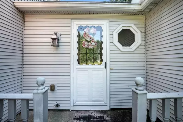 Wilbraham, MA 01095,8 Meadowview Rd