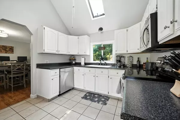 Wilbraham, MA 01095,8 Meadowview Rd